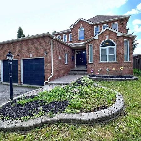 Neighborhood Friendly House In Barrie! Villa Екстериор снимка